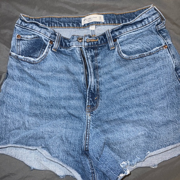 Abercrombie & Fitch Pants - Abercrombie & Fitch Curve Love High Rise Dad Short